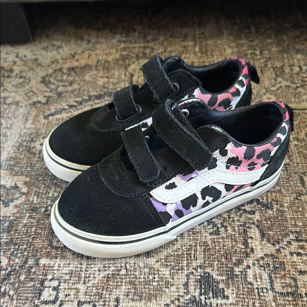 Vans Unisex Kid's Ward V Sneaker Low Top- Black and Pink Leopard Print- 10